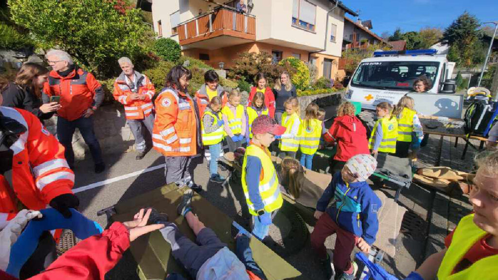 Das Bild zeigt die Jugendübung mit der Freiwilligen Feuerwehr Steinach.